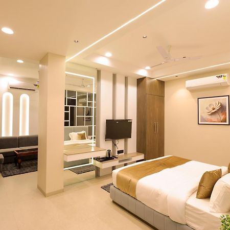 The Meera Hotel Ujjain Exterior photo