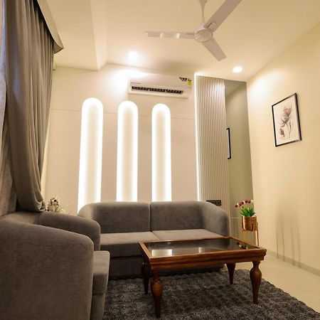 The Meera Hotel Ujjain Exterior photo