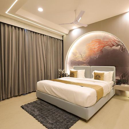 The Meera Hotel Ujjain Exterior photo