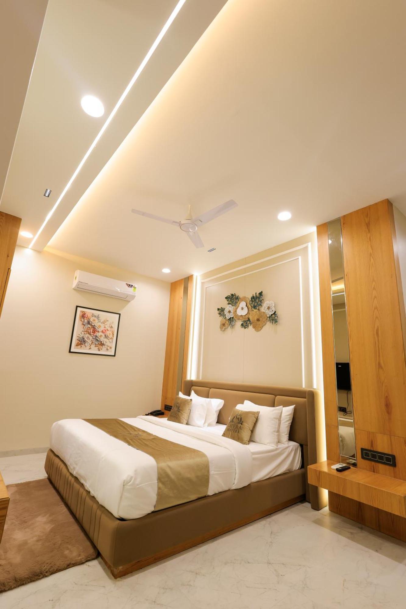 The Meera Hotel Ujjain Exterior photo