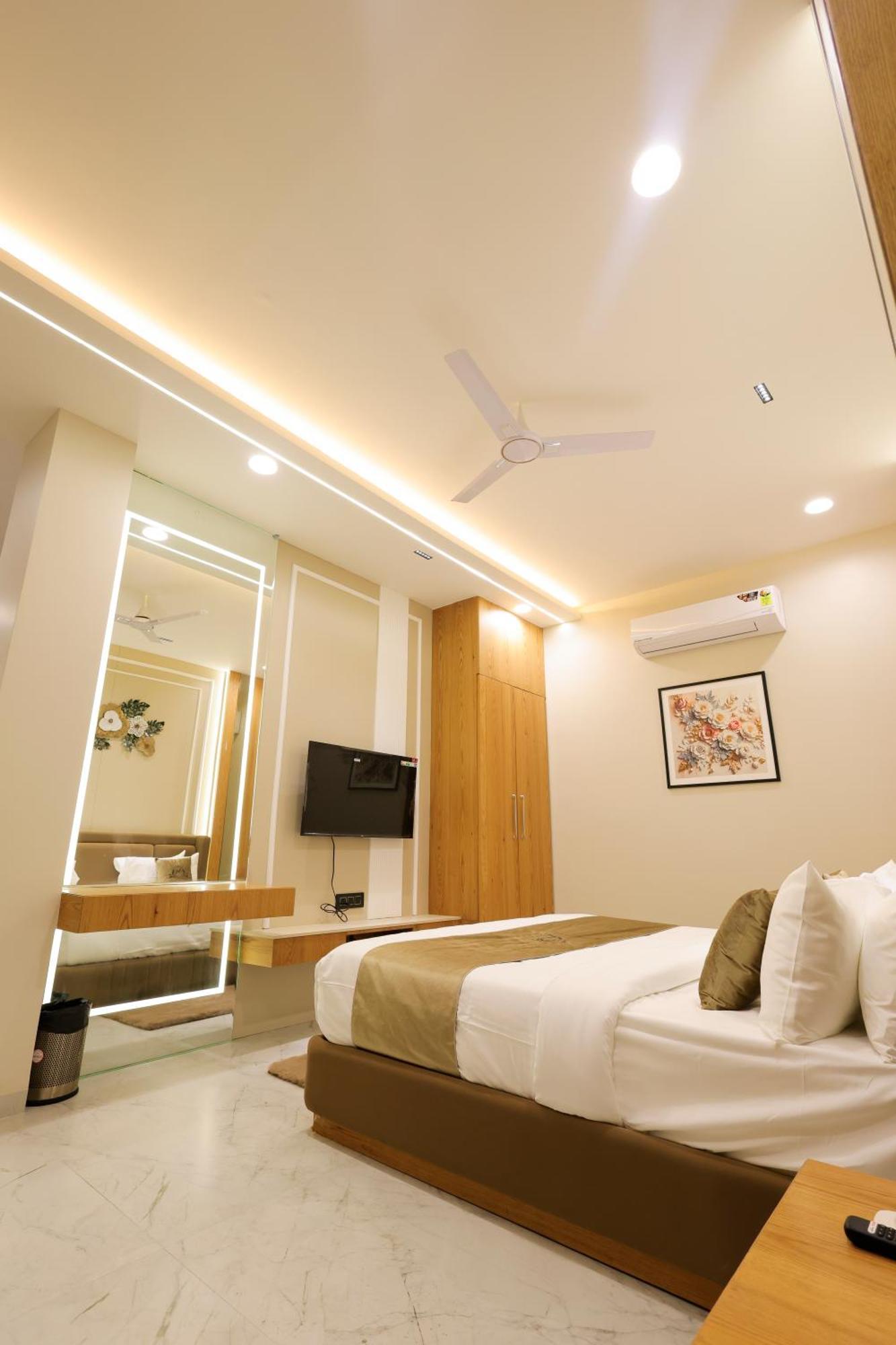 The Meera Hotel Ujjain Exterior photo
