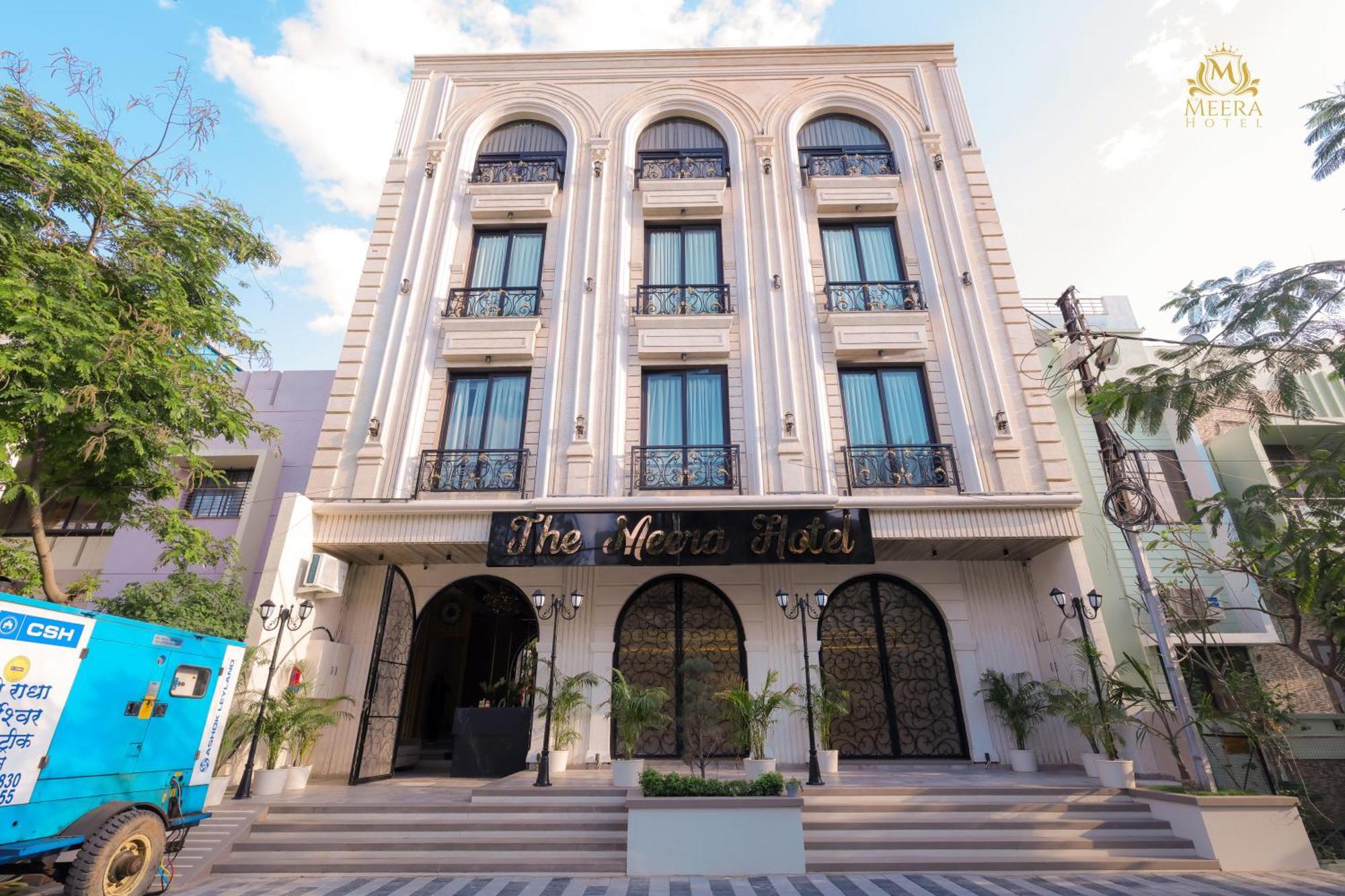 The Meera Hotel Ujjain Exterior photo