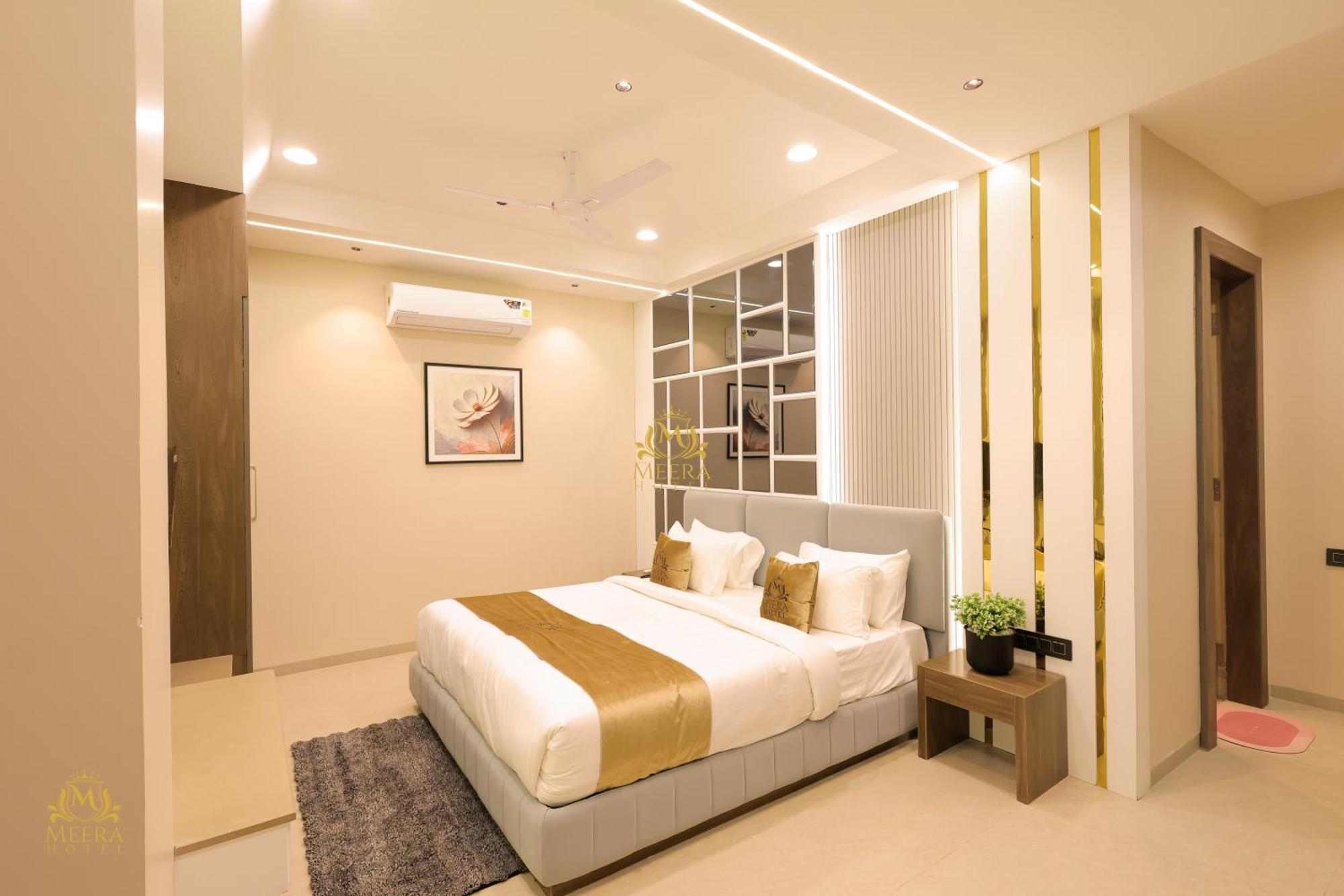 The Meera Hotel Ujjain Exterior photo