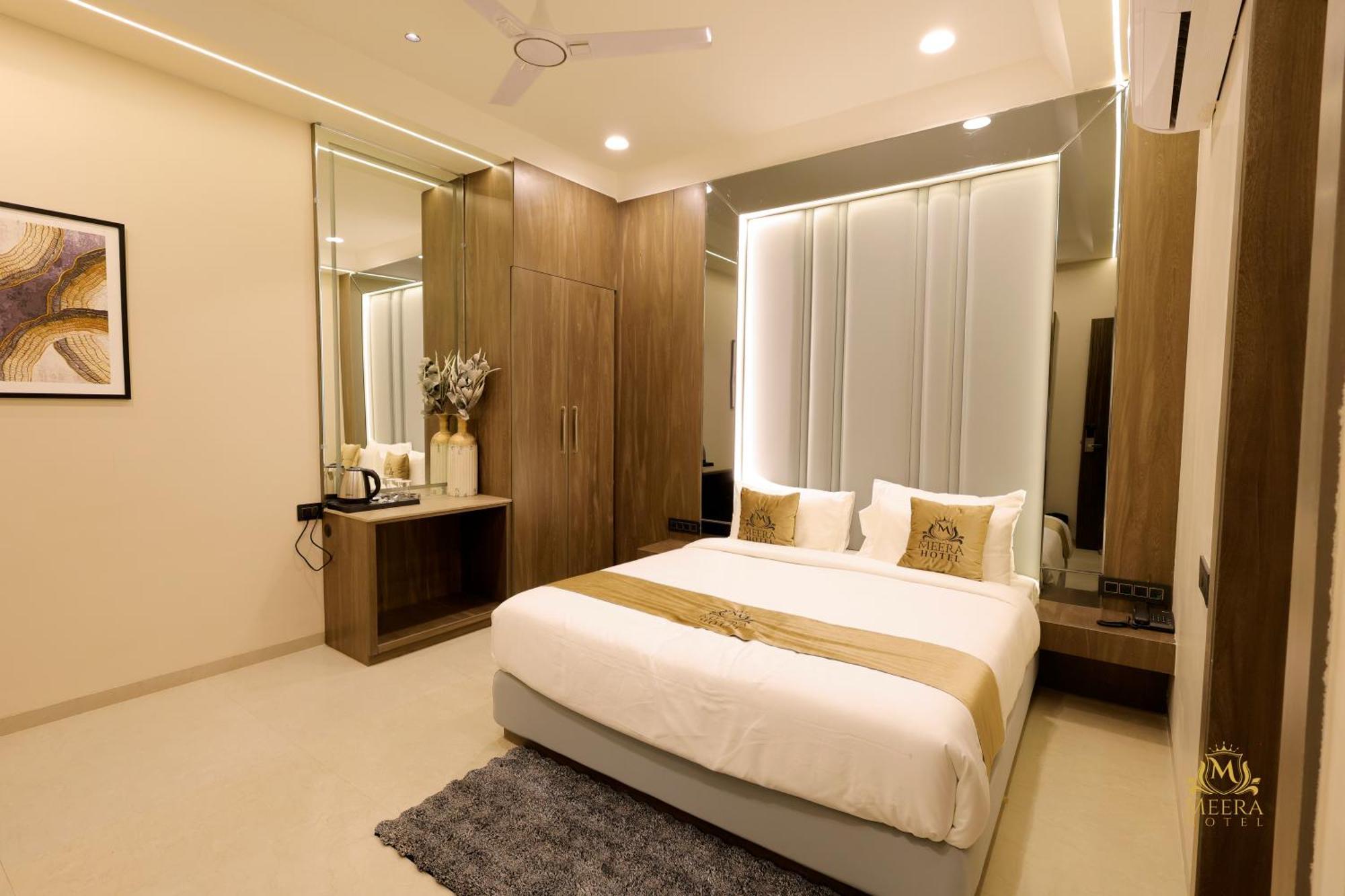 The Meera Hotel Ujjain Exterior photo