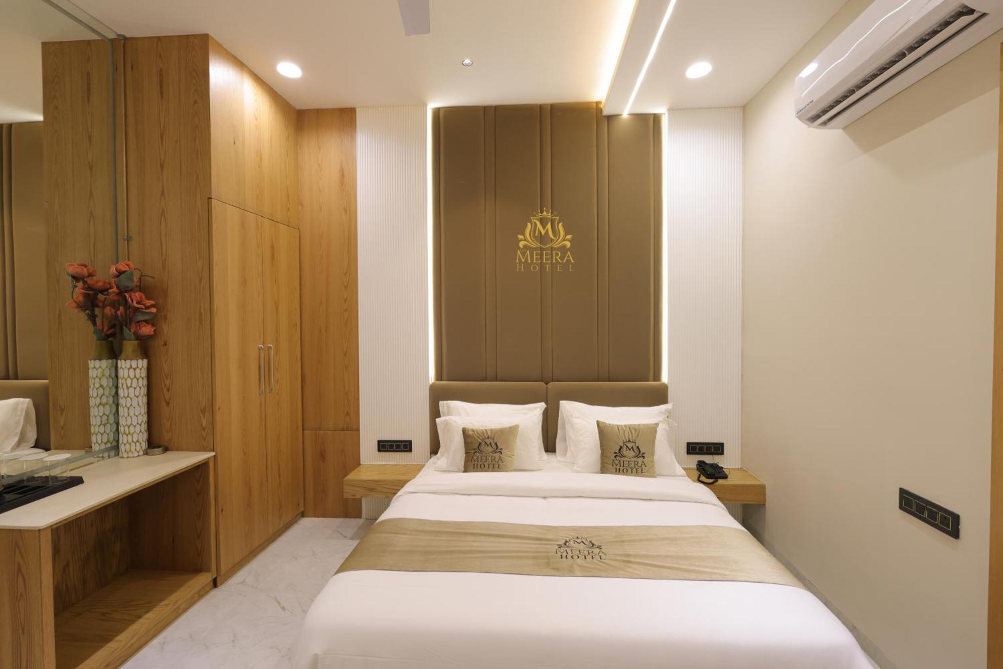The Meera Hotel Ujjain Exterior photo