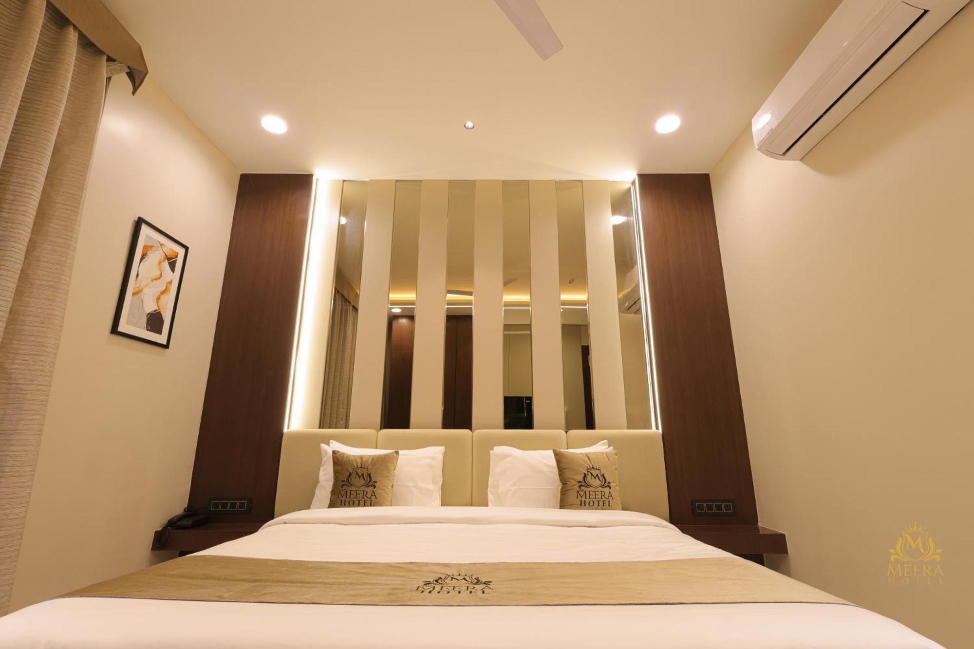 The Meera Hotel Ujjain Exterior photo