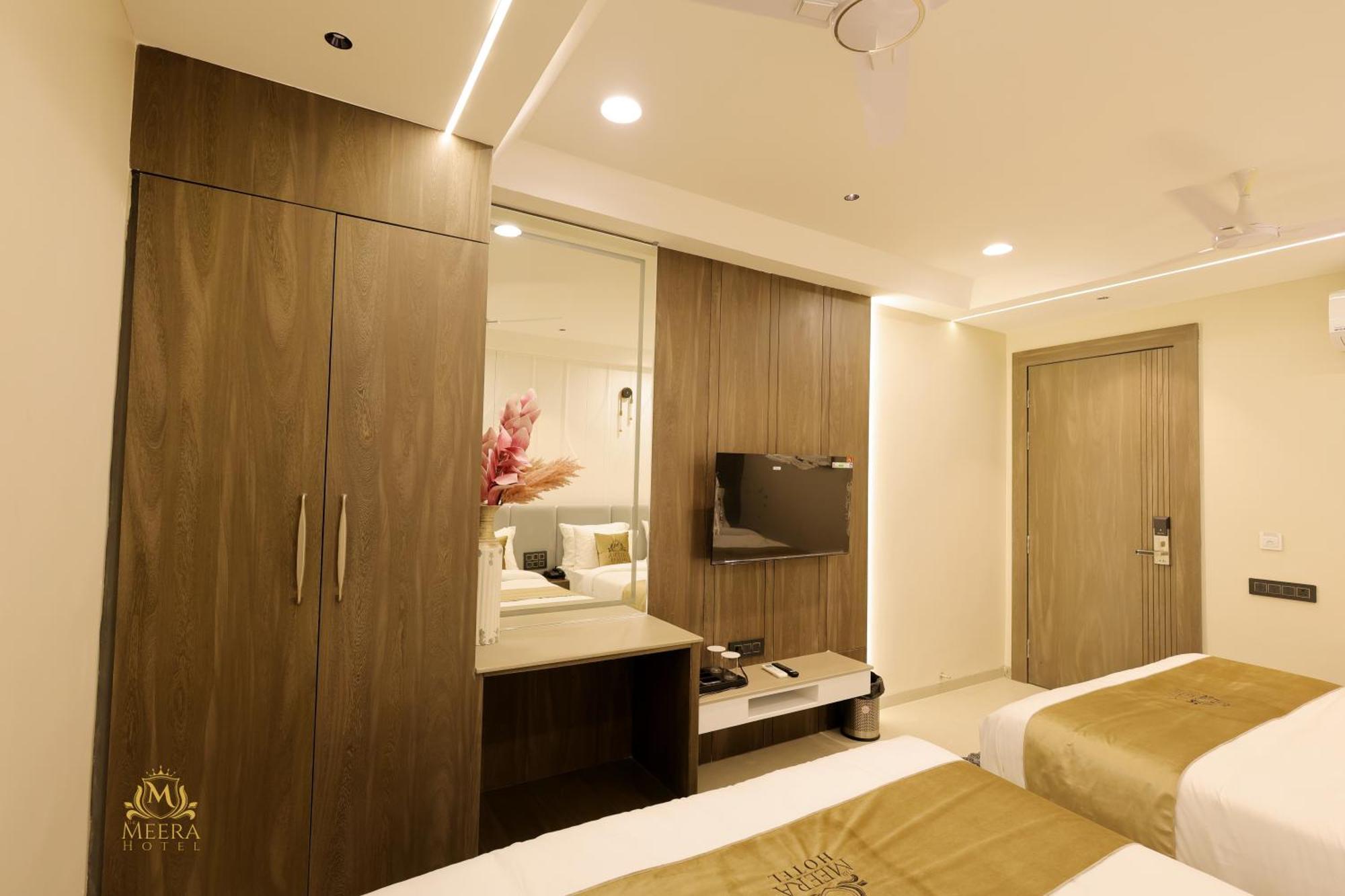 The Meera Hotel Ujjain Exterior photo