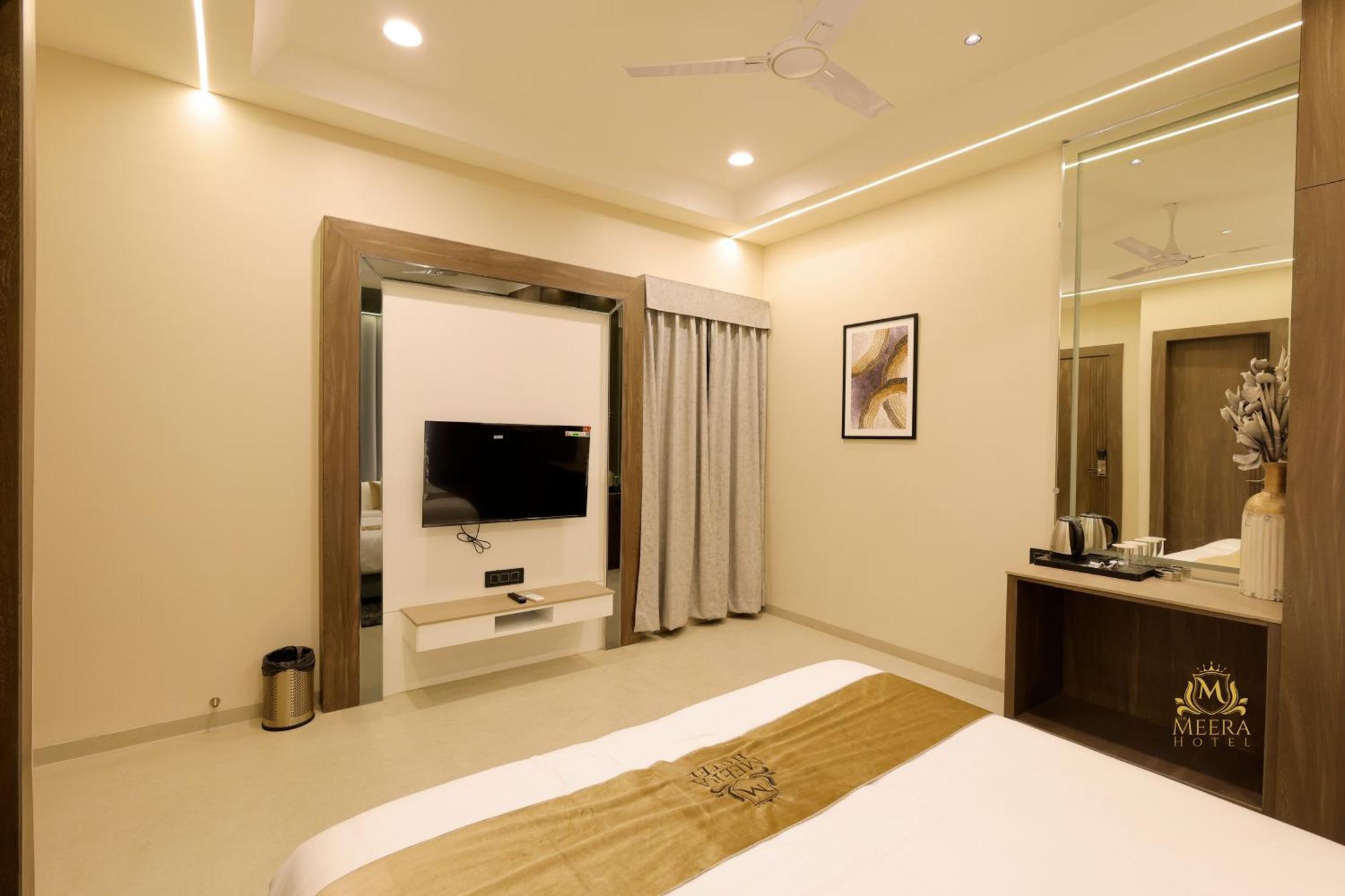 The Meera Hotel Ujjain Exterior photo