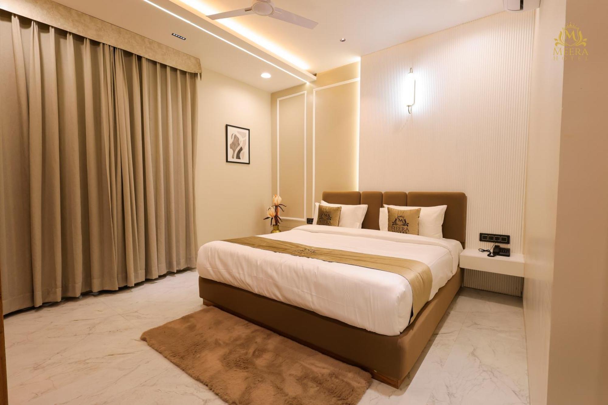 The Meera Hotel Ujjain Exterior photo