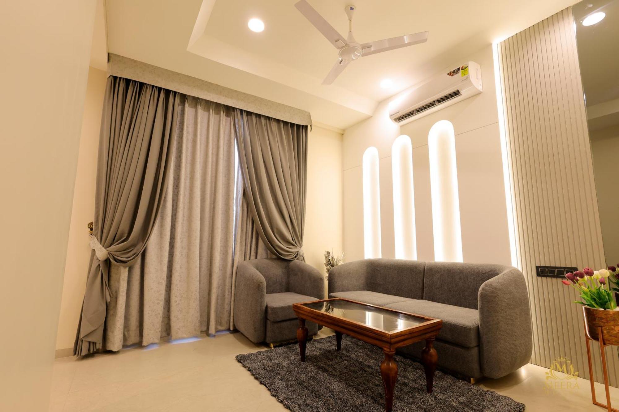 The Meera Hotel Ujjain Exterior photo